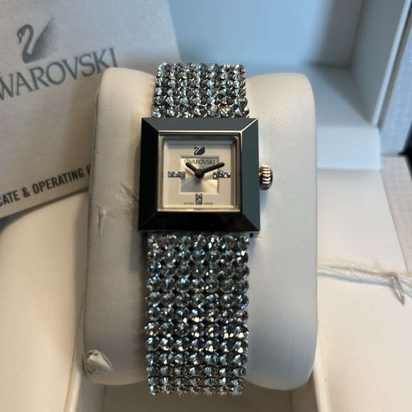 NEW Authentic Swiss Made Swarovski All Around Crystal Watch. Classic Time piece. - Picture 6 of 15